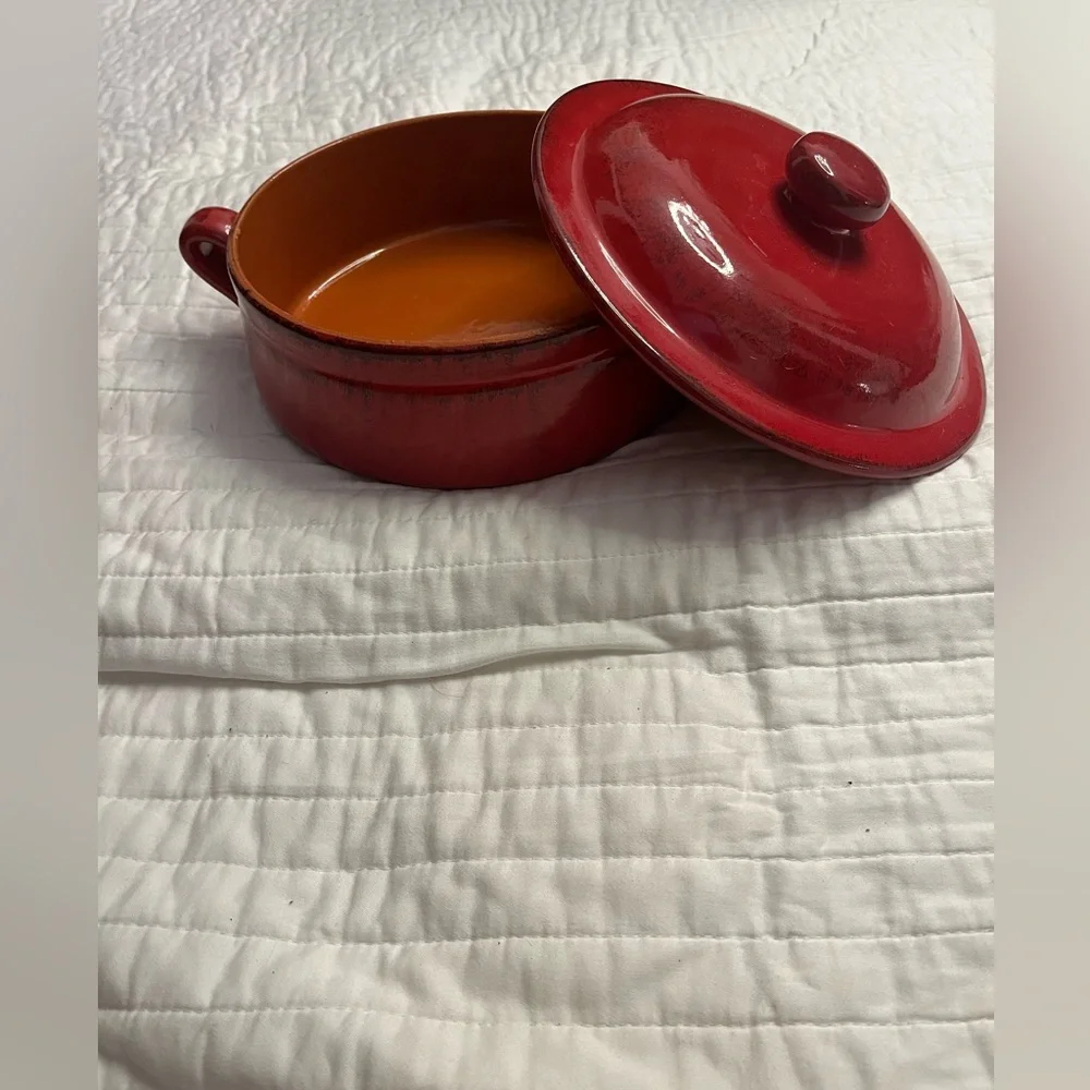 De silva two handled Terra cotta casserole dish with lid